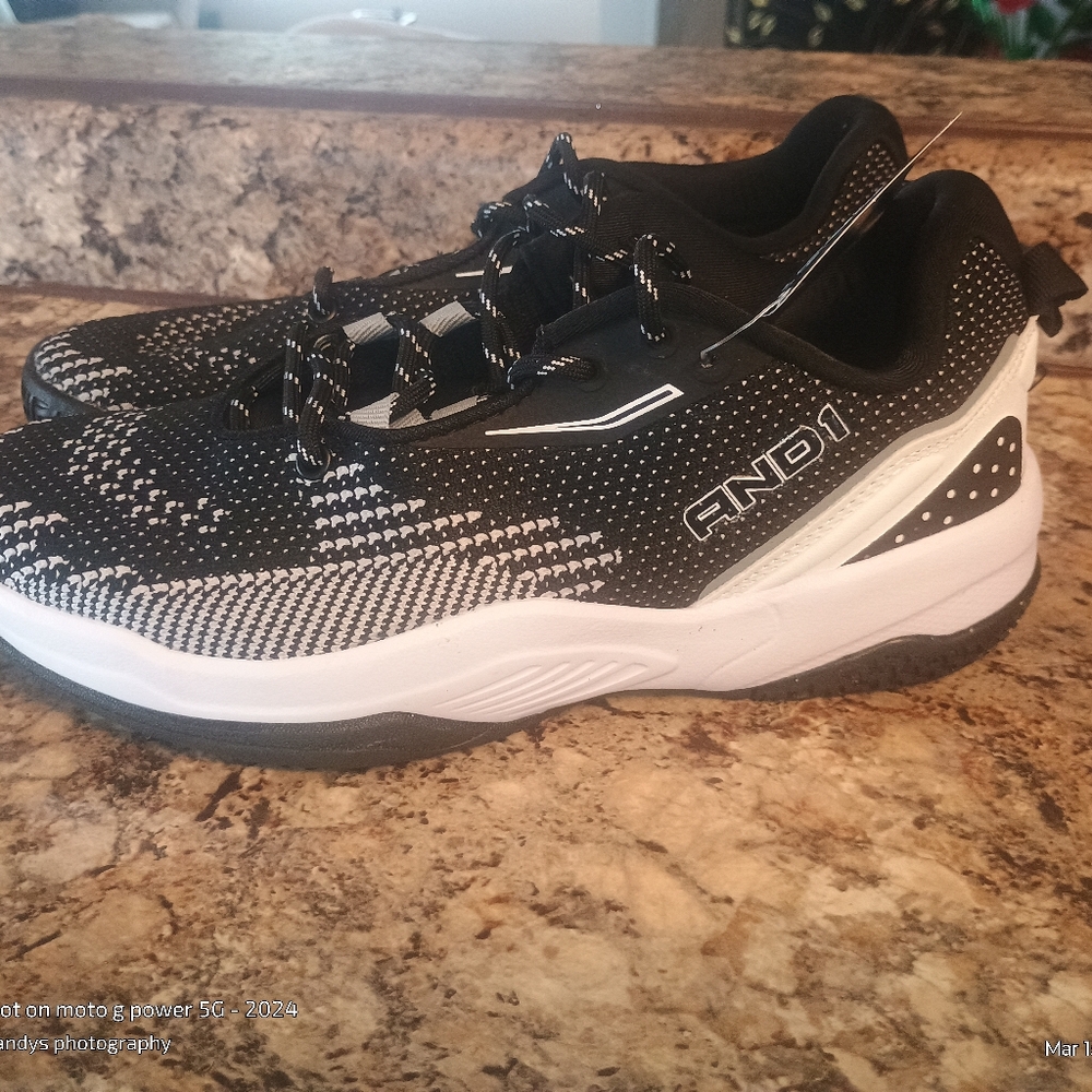 And one size 7 tennis shoes. Men's size 7 $10 brand new with tags - Picture 2 of 4